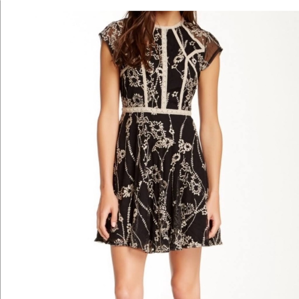 Free People Lace Floral Dress (Size Small) Color: Black/Tan